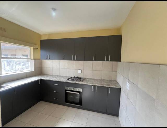 2 BEDROOM PROPERTY TO RENT IN PAROW CENTRAL